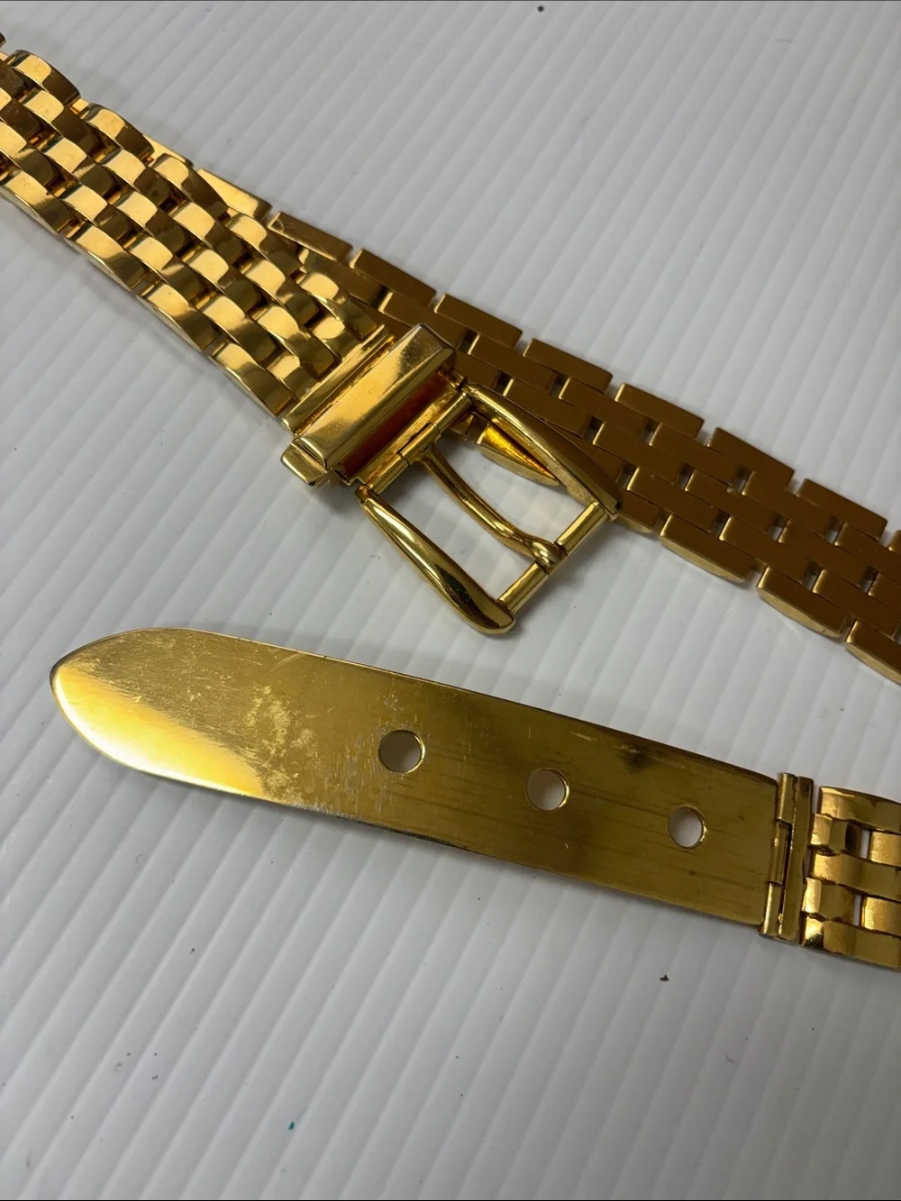 Gucci Gold-Tone Women's Chain Link Belt - Picture 2 of 13